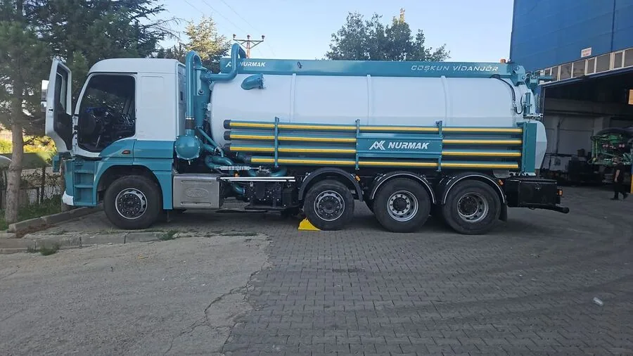 Beykoz En Yakın Vidanjör hizmeti veren Beykoz Vidanjör'e ait vidanjör aracının fotoğrafı